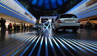 The Carwalk was the center piece of the festhalle at IAA07